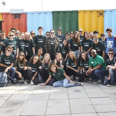 Photo de groupe du chantier jeunes communautaire en Afrique du Sud. Photo de groupe du chantier jeunes communautaire en Afrique du Sud.